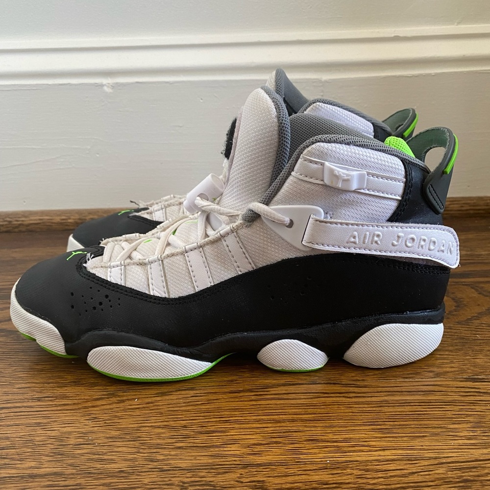 Kids Jordan’s 6 Rings basketball shoes
